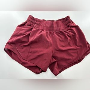 Lululemon Hotty Hot Low-Rise Lined Short 4” Mulled Wine size 2
